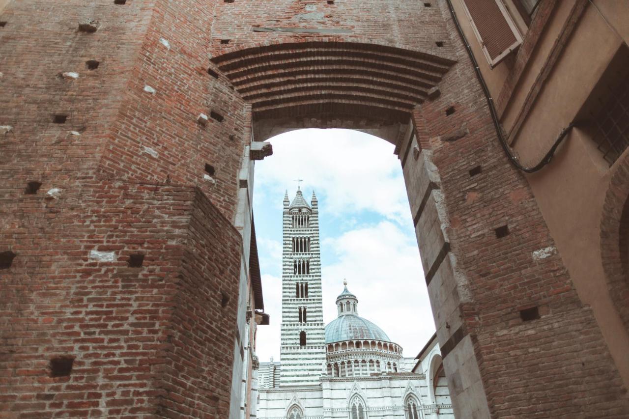 Hotel Torre Del Fuggisole Siena Esterno foto