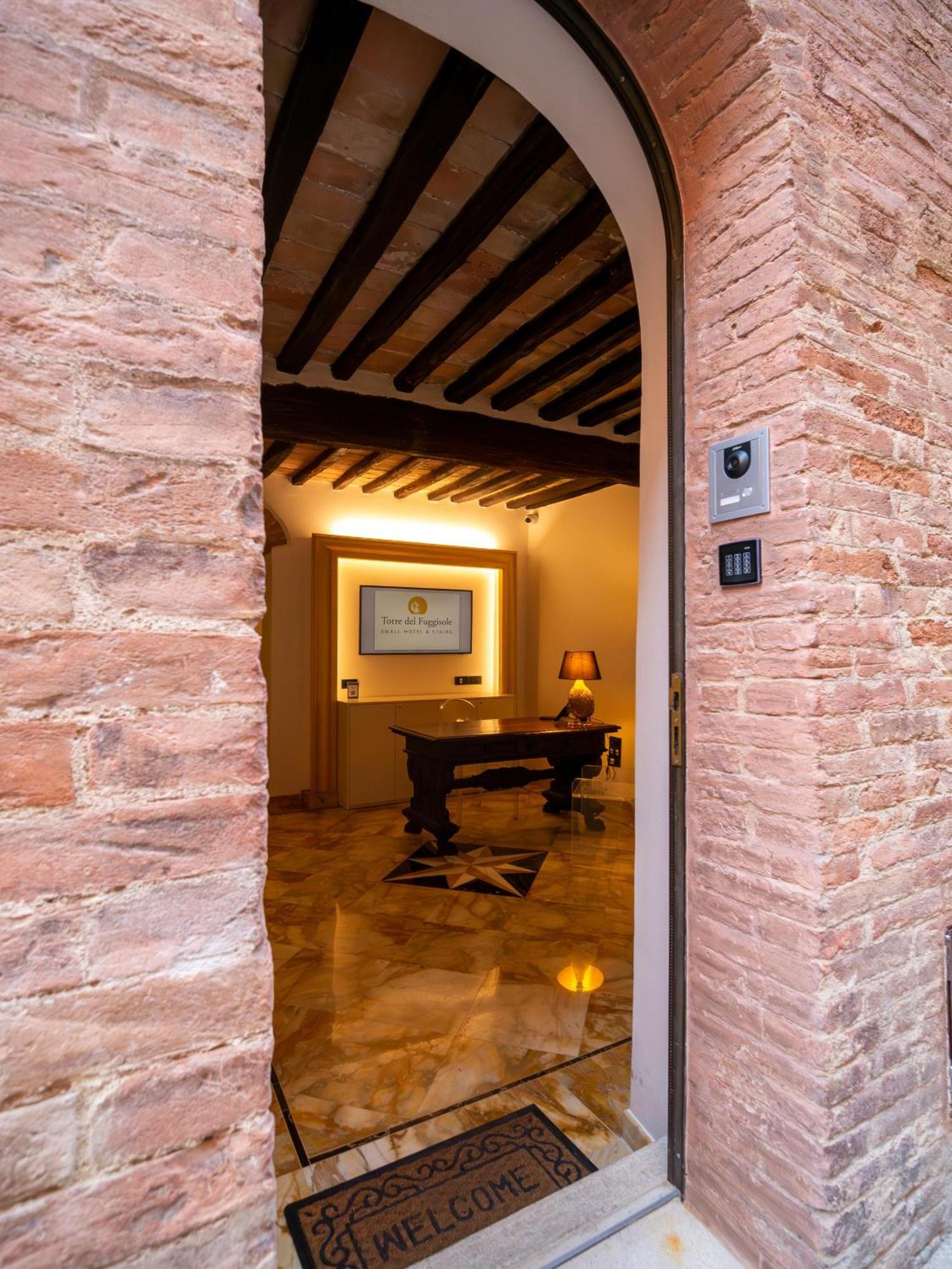 Hotel Torre Del Fuggisole Siena Esterno foto