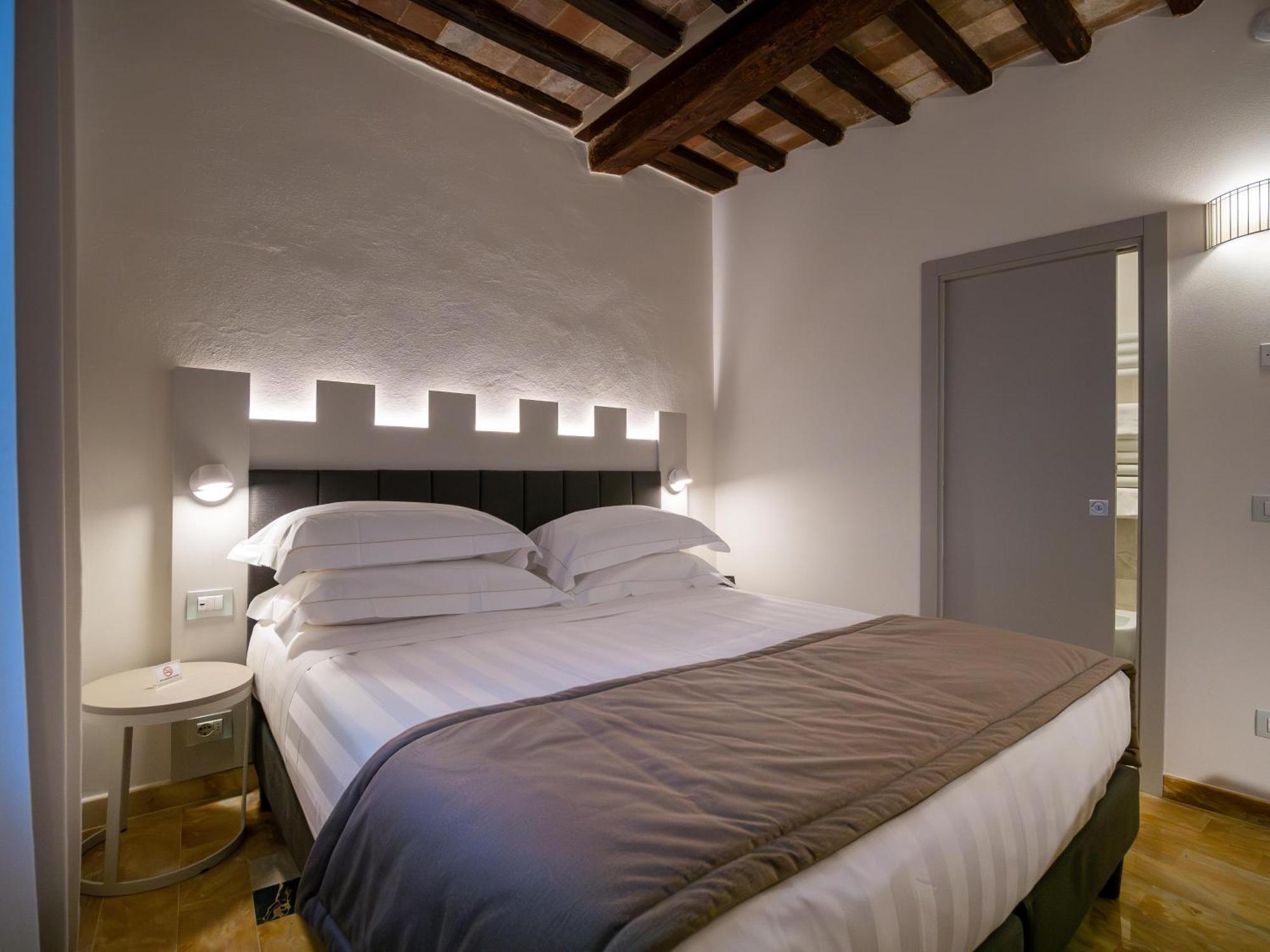 Hotel Torre Del Fuggisole Siena Esterno foto