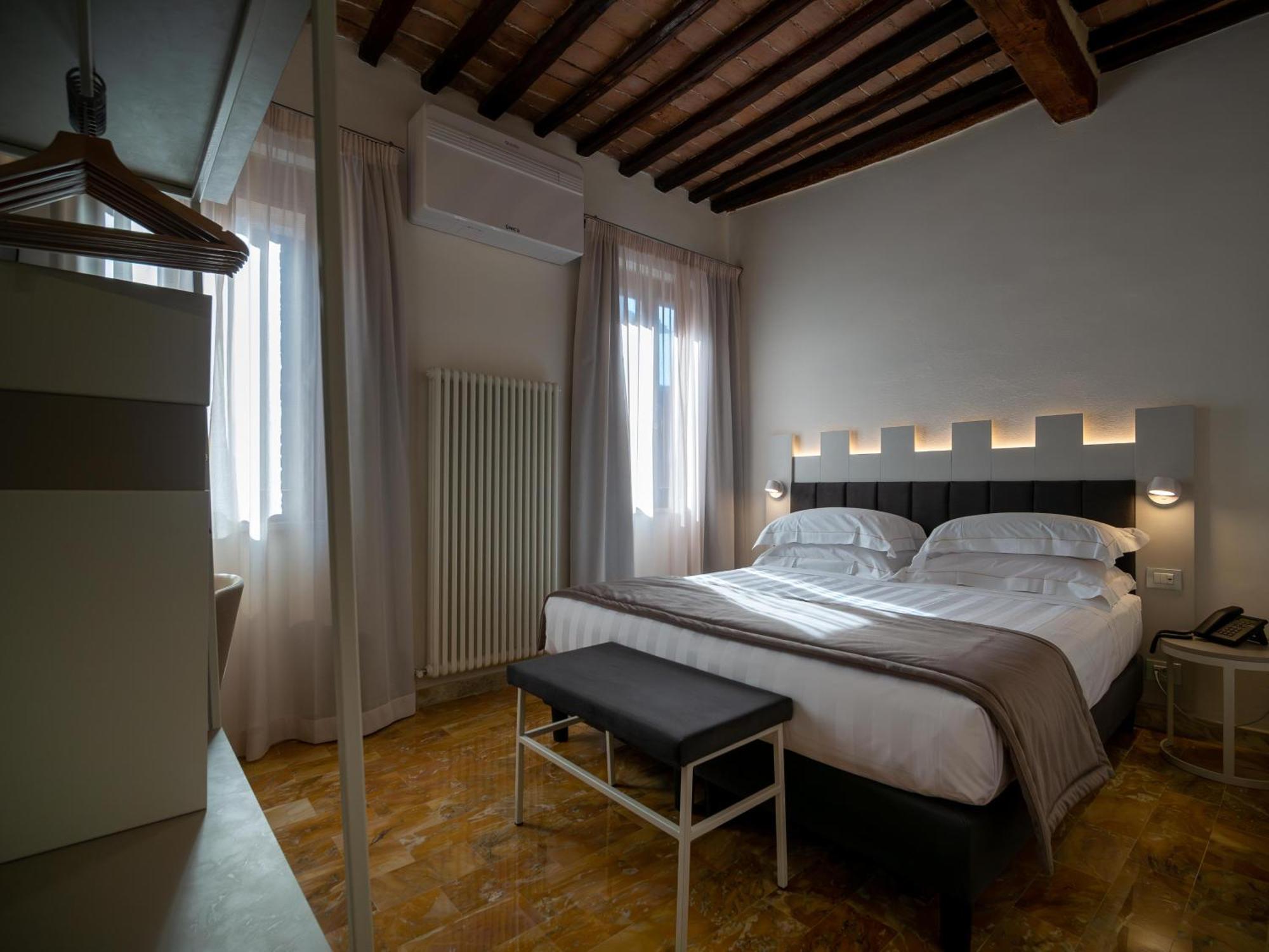 Hotel Torre Del Fuggisole Siena Esterno foto