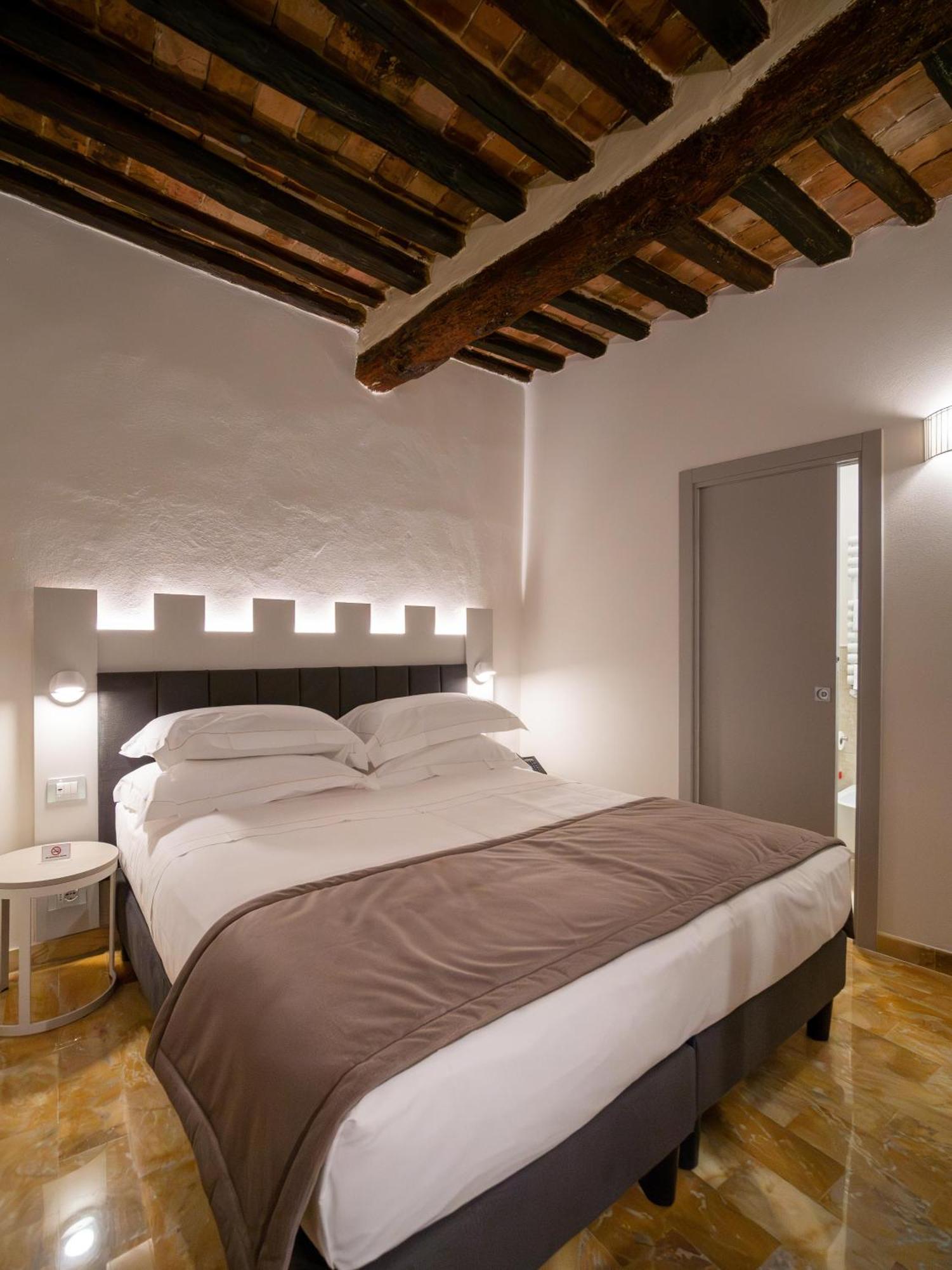 Hotel Torre Del Fuggisole Siena Esterno foto