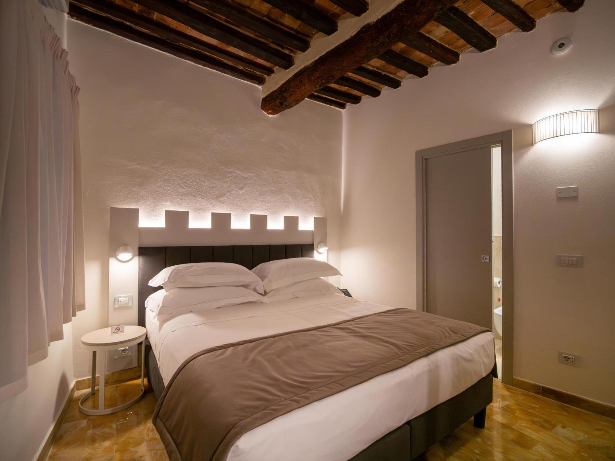 Hotel Torre Del Fuggisole Siena Esterno foto