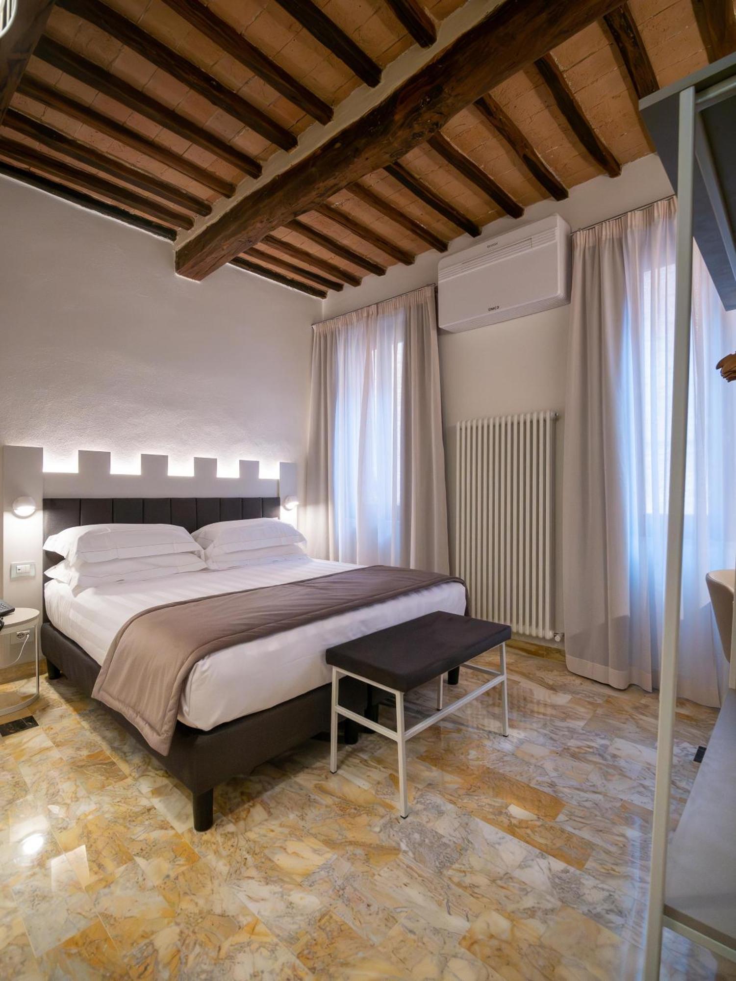 Hotel Torre Del Fuggisole Siena Esterno foto