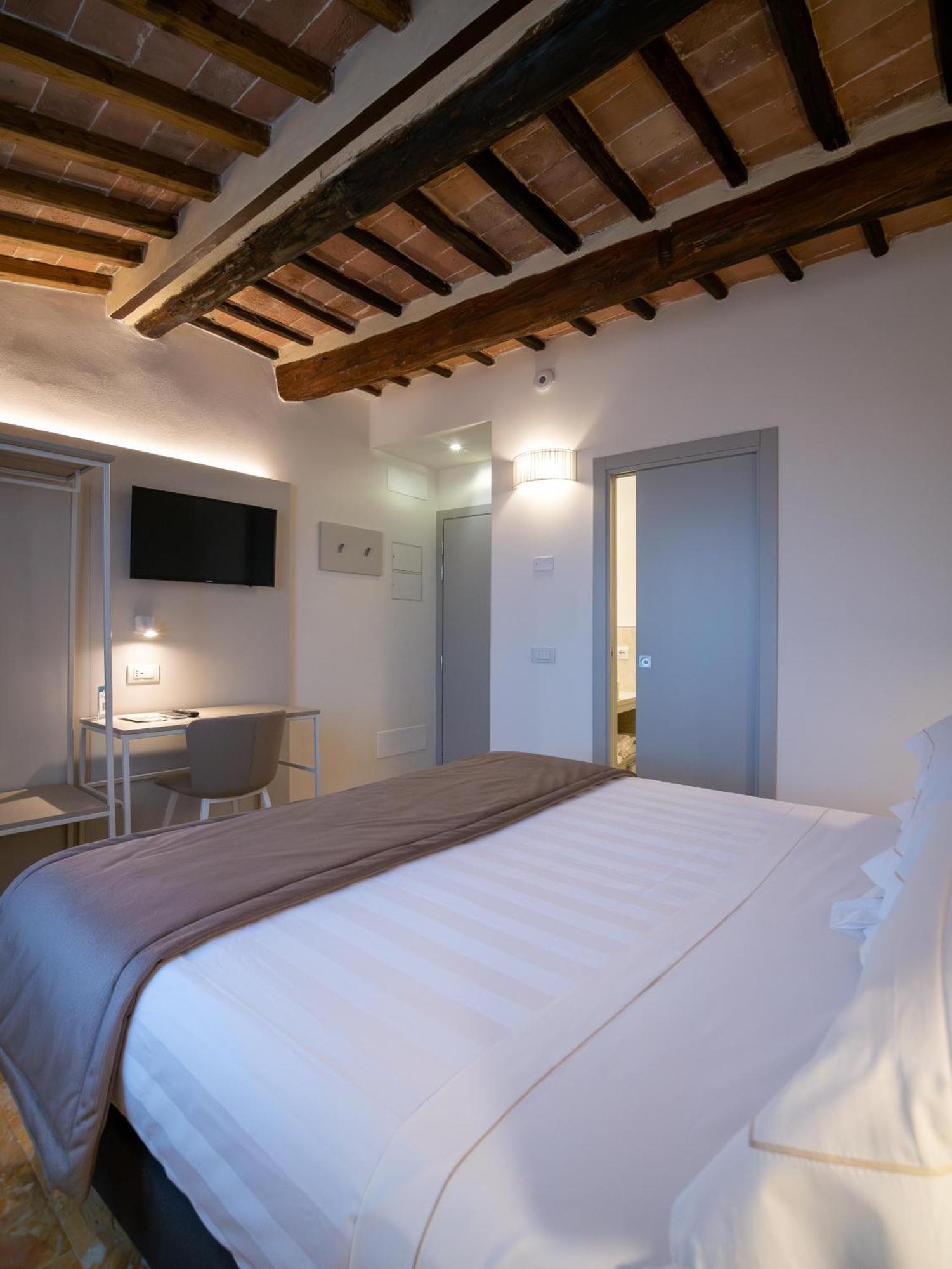 Hotel Torre Del Fuggisole Siena Esterno foto